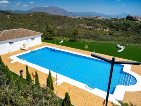 Small Oasis, Manilva